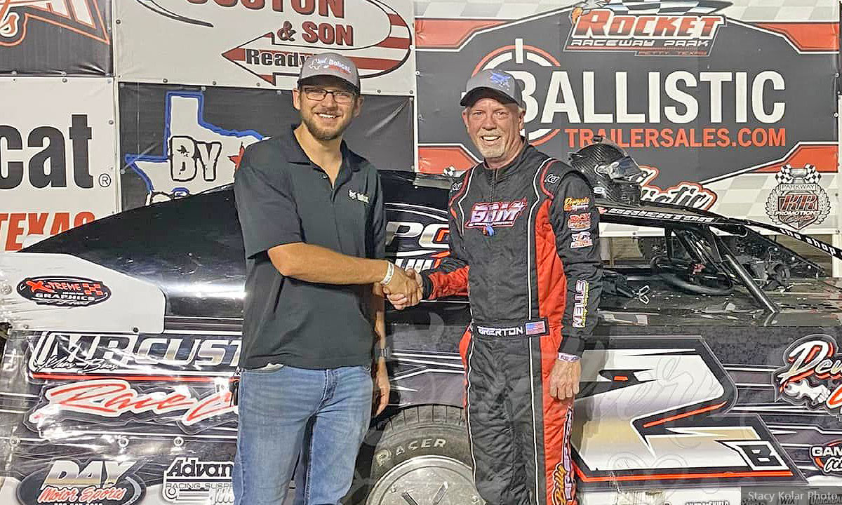 Billy Brierton won the Walker, Warren, & Jordan Land Surveying USRA Modified feature during Round 19 of the KR Cup presented by Parkway Buick GMC on Bobcat of North Texas Night at the Rocket Raceway Park on Saturday, Aug. 6, 2022 (Stacy Kolar Photo)